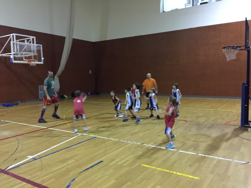 VISITA DEL SÈNIOR MASCULÍ A L’ESCOLA DE BÀSQUET!