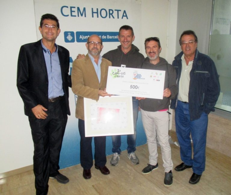 Lliurat el xec amb la recaptació del 2n Camí-Gos a l’Associació Galgos 112