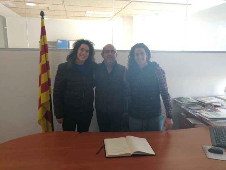 Maria Díez i Anna Cassarramona signen el nostre llibre d’honor